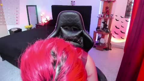 Queen.  Help me reach 100 thumbs up  online show from 03/31/26, 06:52