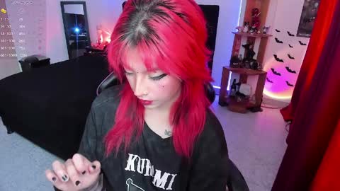 Queen.  Help me reach 100 thumbs up  online show from 04/13/26, 09:31