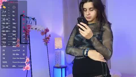 Snapshot of _luminika chatting on 08/02/26, 04:05 Nika online show from 08/02/26, 04:05