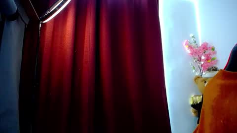 _luna10 online show from 12/13/25, 09:42