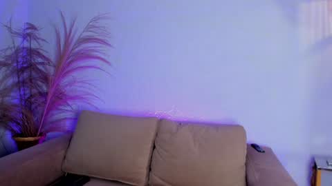 Snapshot of _luna_dupont_ chatting on 12/18/24, 08:14 Luna online show from 12/18/24, 08:14