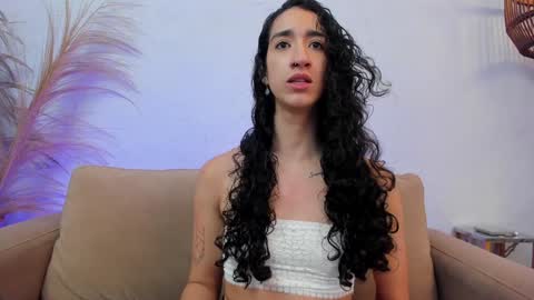 Snapshot of _luna_dupont_ chatting on 01/04/25, 12:38 Luna online show from 01/04/25, 12:38