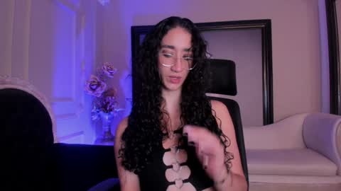 Snapshot of _luna_dupont_ chatting on 01/15/25, 11:19 Luna online show from 01/15/25, 11:19