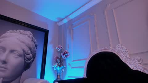 Snapshot of _luna_dupont_ chatting on 01/20/25, 06:32 Luna online show from 01/20/25, 06:32