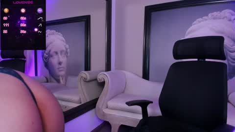 Snapshot of _luna_dupont_ chatting on 01/23/25, 11:48 Luna online show from 01/23/25, 11:48