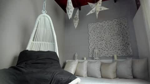 Snapshot of _luna_dupont_ chatting on 02/02/25, 02:34 Luna online show from 02/02/25, 02:34