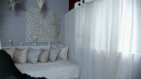 Snapshot of _luna_dupont_ chatting on 02/03/25, 12:25 Luna online show from 02/03/25, 12:25