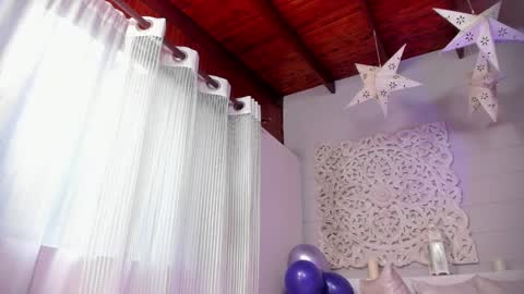 Snapshot of _luna_dupont_ chatting on 02/07/25, 12:28 Luna online show from 02/07/25, 12:28