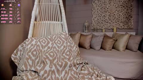 Snapshot of _luna_dupont_ chatting on 02/18/25, 12:39 Luna online show from 02/18/25, 12:39