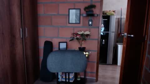 _lunablondie_ online show from 02/06/25, 02:37