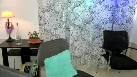 Snapshot of _lunablondie_ chatting on 06/20/26, 02:42 _lunablondie_ online show from 06/20/26, 02:42