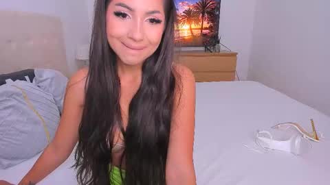 Snapshot of _lyna chatting on 09/14/25, 10:09 Lynna online show from 09/14/25, 10:09