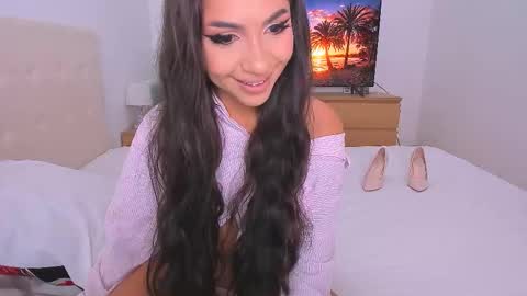 Snapshot of _lyna chatting on 10/05/25, 11:24 Lynna online show from 10/05/25, 11:24