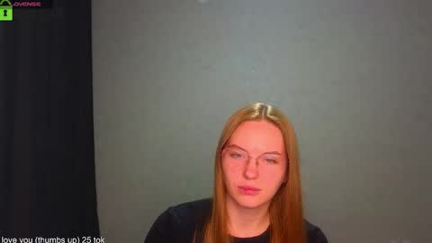 Welcome guys  Pleasure to see you all here  My name is Lysafeta and MichaelaTip menu is active Private is open  online show from 09/18/25, 04:31