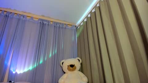 Snapshot of _maaiiaa_ chatting on 02/17/26, 07:09 Maia online show from 02/17/26, 07:09