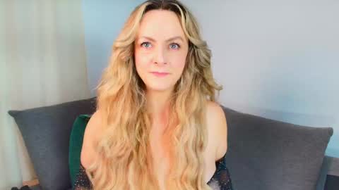 Lady Chanel online show from 03/13/26, 06:58