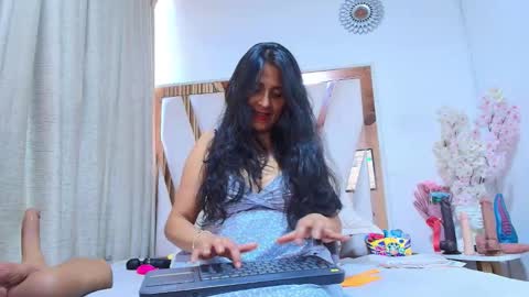 _marcela__ online show from 11/12/25, 12:38