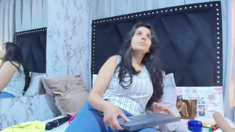 _marcela__ online show from 06/04/26, 11:27