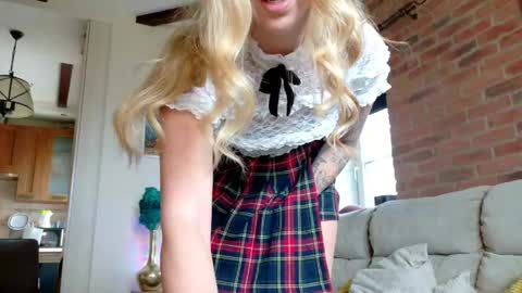 _mari_ online show from 05/07/26, 08:09