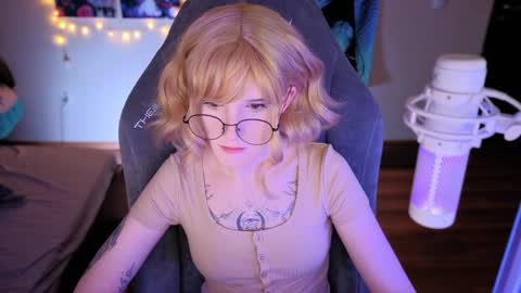 Mariko online show from 01/26/25, 02:52