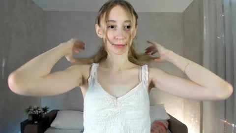  Gwen  online show from 10/26/25, 04:29