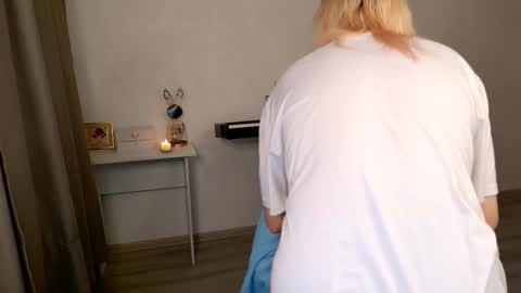 _meow_neko_ online show from 11/16/25, 08:47