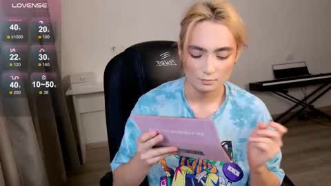 _meow_neko_ online show from 01/07/26, 10:23