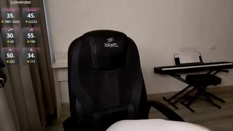 _meow_neko_ online show from 02/17/26, 09:17