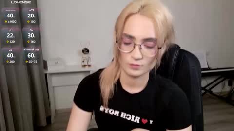 _meow_neko_ online show from 02/23/26, 10:51