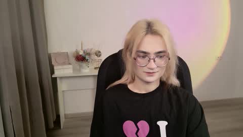 _meow_neko_ online show from 03/27/26, 01:00