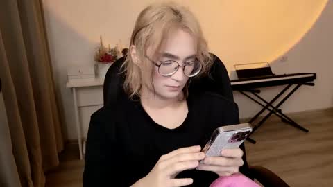 Snapshot of _meow_neko_ chatting on 05/05/26, 03:03 _meow_neko_ online show from 05/05/26, 03:03