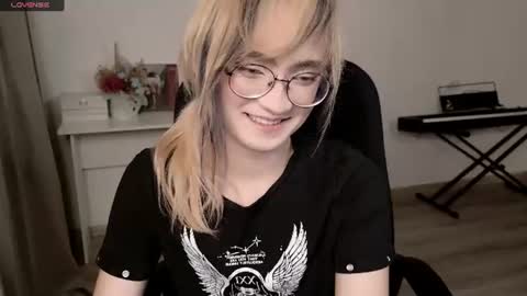 Snapshot of _meow_neko_ chatting on 07/25/26, 02:42 _meow_neko_ online show from 07/25/26, 02:42
