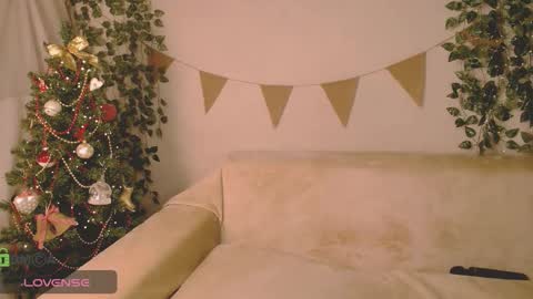 Mia online show from 01/05/25, 12:20