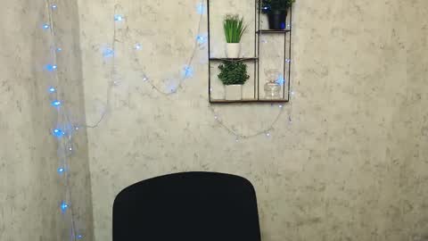 Mia online show from 02/28/25, 05:04