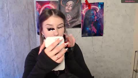 Mia online show from 01/16/26, 02:43