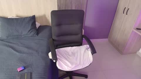 _miamiller_ online show from 02/23/25, 02:29