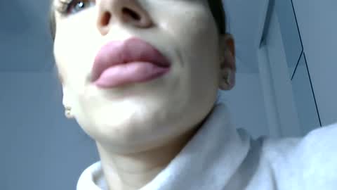 AstrideVonTeese online show from 02/19/25, 05:16