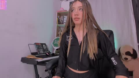 Snapshot of _miranda_hobbess chatting on 01/15/25, 10:57 Camila independent model online show from 01/15/25, 10:57