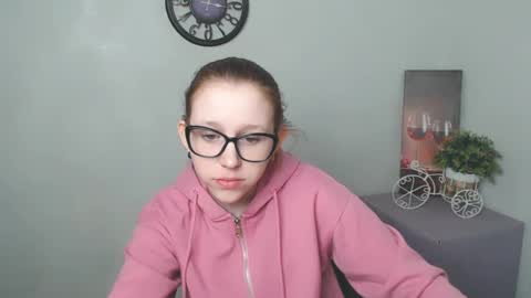 Snapshot of _miraterri_ chatting on 02/21/25, 07:23 Mira online show from 02/21/25, 07:23