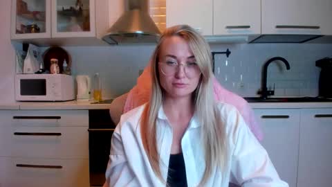 Eva online show from 10/23/25, 05:44