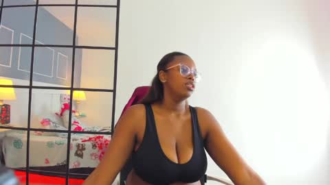 Snapshot of _miss_khaleesi_ chatting on 05/18/26, 12:11 _miss_khaleesi_ online show from 05/18/26, 12:11