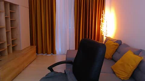 Snapshot of _miss_mia chatting on 06/13/26, 09:18 Mia online show from 06/13/26, 09:18