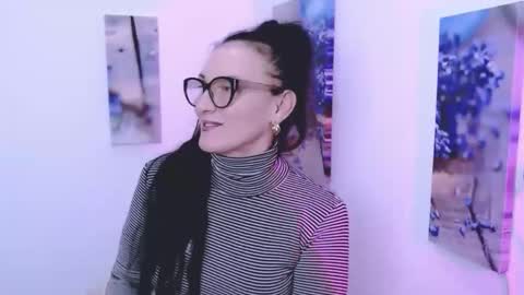 Snapshot of _miss_vivi_ chatting on 10/24/25, 11:50 Vivi online show from 10/24/25, 11:50