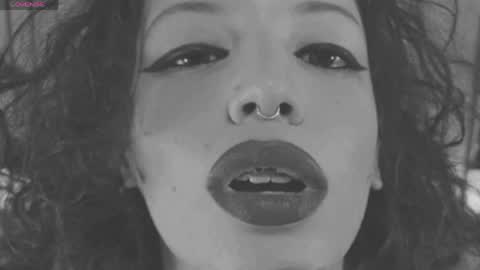 Snapshot of _missmariaa_ chatting on 05/27/26, 11:24 Mara Independent model online show from 05/27/26, 11:24