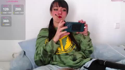 Sophia Help me get 100 thumbs up online show from 02/16/25, 09:26