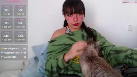 Sophia Help me get 100 thumbs up online show from 02/16/25, 12:32