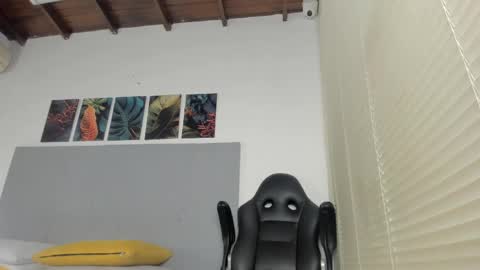 _molly_rosse_ online show from 04/15/26, 12:01