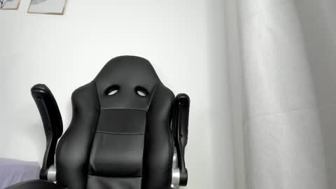 _molly_rosse_ online show from 06/05/26, 12:00