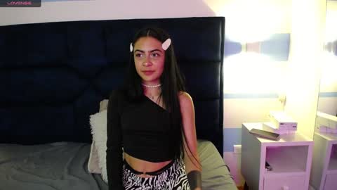 Snapshot of _mollyy chatting on 12/18/24, 10:02 Molly online show from 12/18/24, 10:02