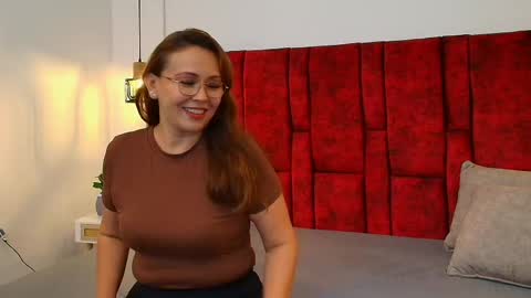 _monaliza_ online show from 05/25/26, 12:33